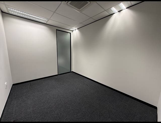 122M² OFFICE TO LET IN PARKTOWN